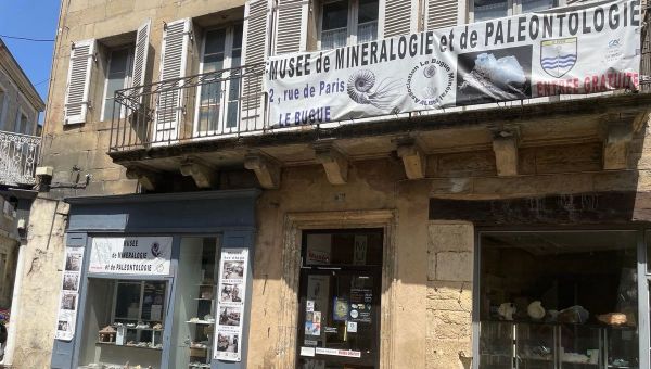 Le musée de minéralogie et de paléontologie du Bugue : un voyage  à travers les minéraux et fossiles