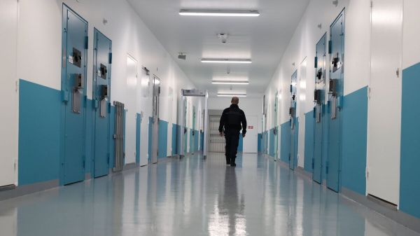 Infanticide d'une adolescente de 13 ans : suicide du père en détention