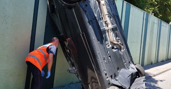 Benfeld. Après un malaise, la voiture termine à la verticale