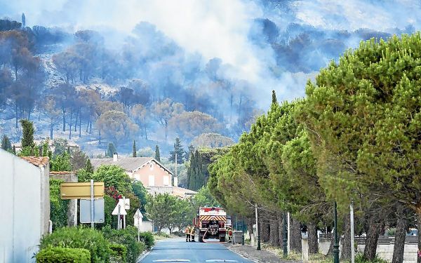 Incendie fixé dans l'Aude : environ 400 hectares brûlés et 600 pompiers mobilisés [En images]