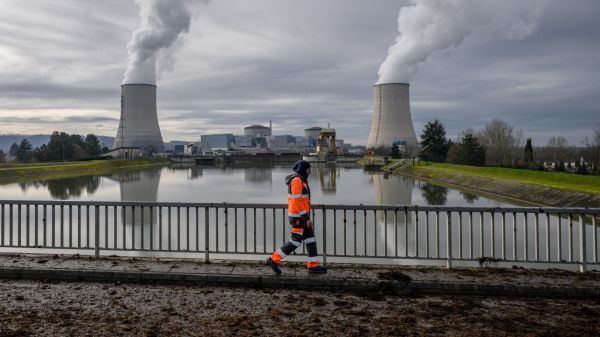 La température de la Garonne atteint 28 degrés, EDF met à l'arrêt le réacteur de la centrale nucléaire de Golfech