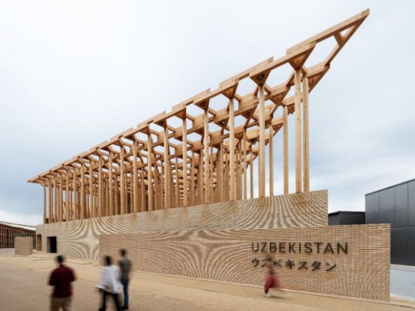 Expo universelle 2025 : un pavillon où la terre crue et le bois racontent l'Ouzbékistan