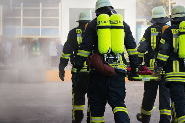 Deux pompiers tués dans une embuscade armée, le tireur présumé neutralisé... ce que l'on sait du drame survenu aux États-Unis ce dimanche
