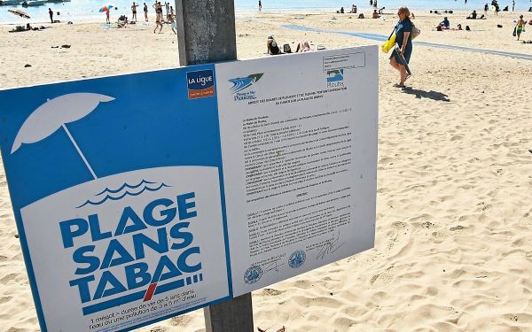 « Aucun agent ne verbalisera un fumeur » : à Névez, un maire remonté face à l'interdiction du tabac sur les plages