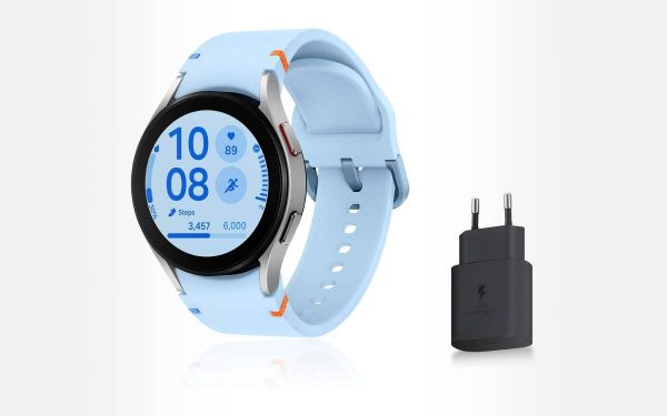 La Samsung Galaxy Watch FE avec un chargeur secteur offert profite d'une belle remise pour les soldes