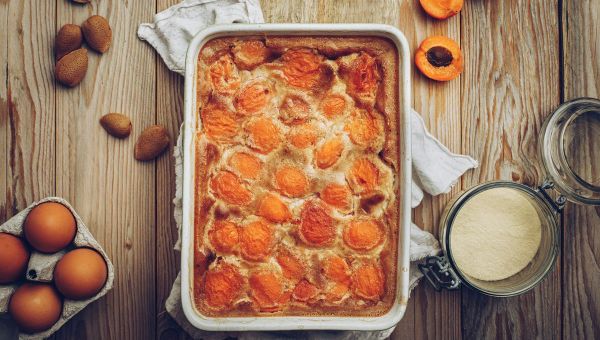 Clafoutis aux abricots : la recette d'été facile qui fait l'unanimité