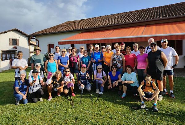 Les marcheurs nordiques d'« En Forme à Pau » terminent leur saison au Pays basque