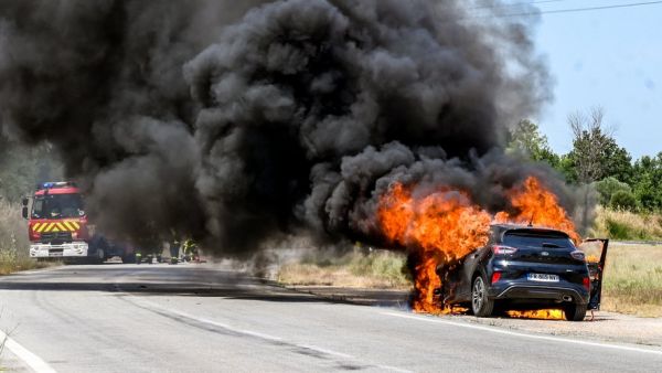 Les images impressionnantes d'un véhicule en feu sur la route d'Argelès-sur-Mer