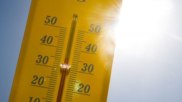 Canicule: la vigilance rouge est activée dans 16 départements pour le mardi 1er juillet