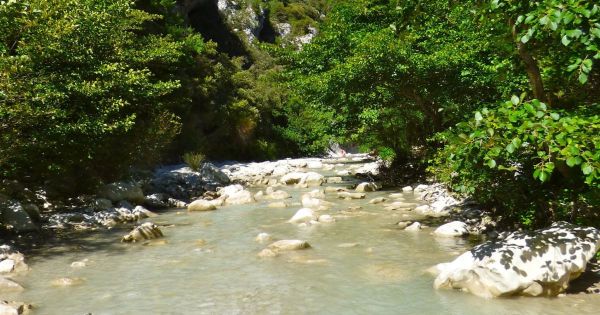 Cette rivière, située en plein cœur de la Provence, est l'endroit idéal pour se baigner mais il est important de la préserver