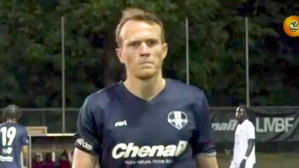Carton rouge et micro ouvert: l'ancien joueur de l'Impact de Montréal Wandrille Lefèvre pète les plombs en plein match