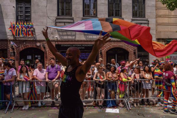 À New York, le bar mythique de Stonewall solidaire des personnes trans face aux attaques de Donald Trump