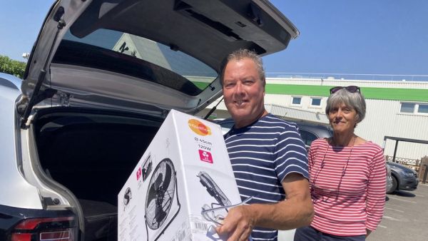 "On n'a jamais vu ça" : climatisation, ventilateur, piscine, diététique... Ruée vers la fraîcheur contre la canicule en Occitanie