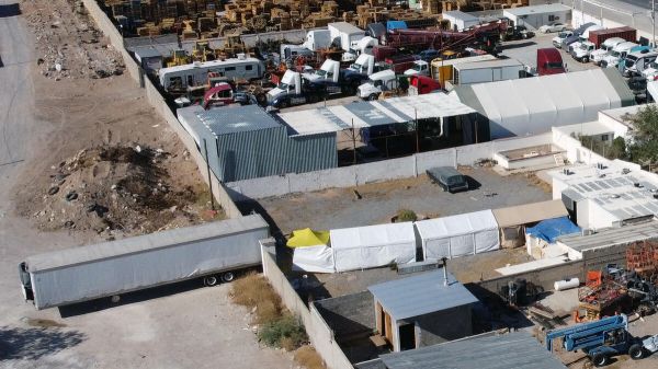« Les uns sur les autres » : Près de 400 cadavres abandonnés découverts au sol dans un crématorium au Mexique