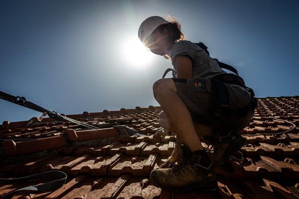 « Canicule ou pas, des chantiers continuent » : les patrons sont-ils vraiment obligés d'adapter la vie de l'entreprise aux fortes chaleurs ?