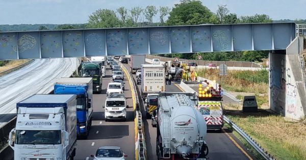 Fragnes-La Loyère. Une ambulance en feu sur l'A6 cause plus de 8 km de bouchons