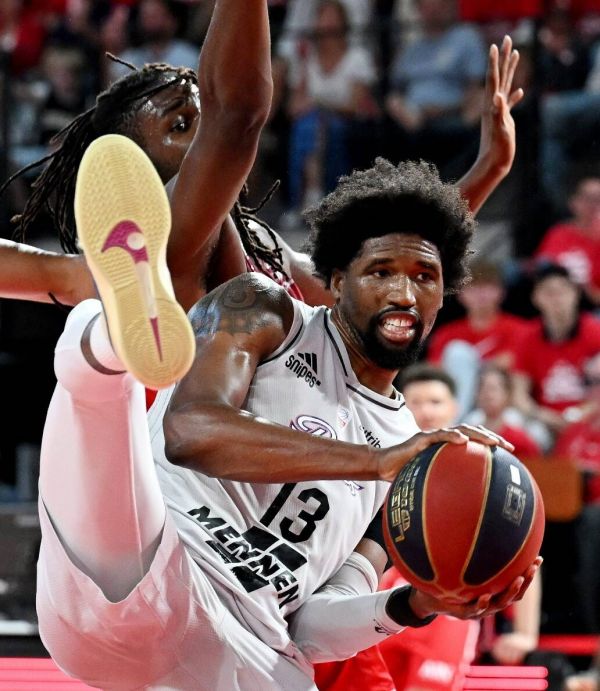 Le pivot américain Kevarrius Hayes, première recrue de l'AS Monaco Basket