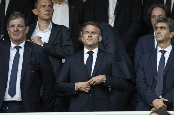 "Oh, t'as le c** au chaud", Emmanuel Macron, drôle d'accueil dans les vestiaires du Stade Toulousain