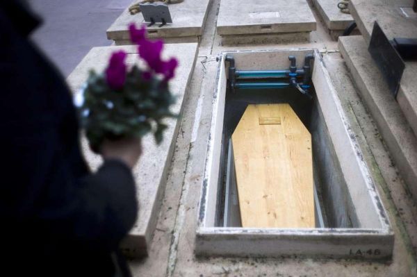 Il gardait près de 200 cadavres chez lui, un gérant de pompes funèbres condamné à 20 ans de prison