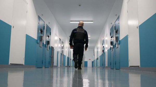 « La situation est invivable » : entre surpopulation et canicule, les prisons suffoquent
