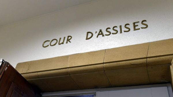 « Je sens mon sang sortir de mon corps » : le récit d'Élodie, rescapée d'une tentative de féminicide