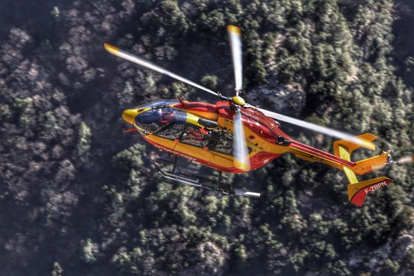 Trois motards accidentés à Utelle, l'un d'eux finit sur la voie ferrée