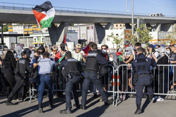 Manif contre l'équipe israélienne de basket