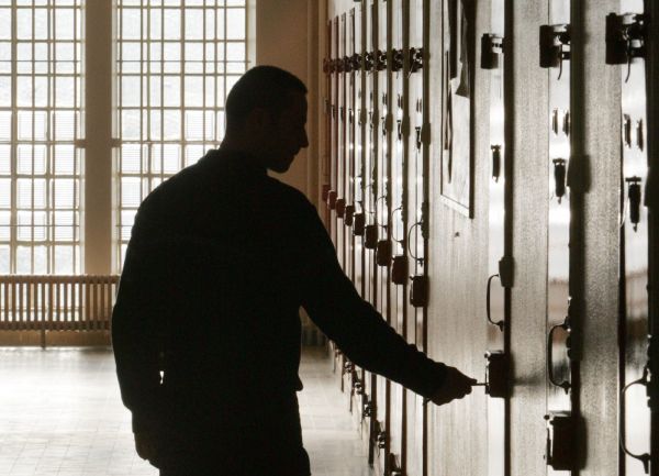 Entre surpopulation et canicule, les prisons suffoquent