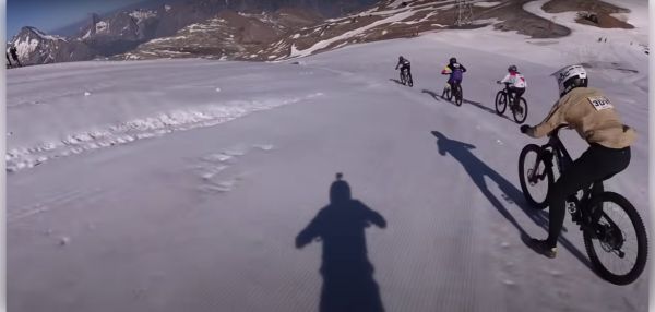 Vidéos : L'incroyable bataille à quatre sur la Mountain of Hell 2025