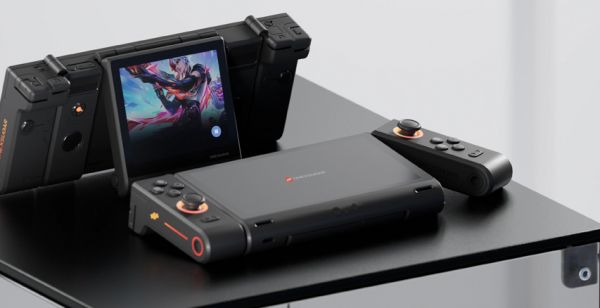 Sugar 1 : une console mobile double écran vraiment étrange