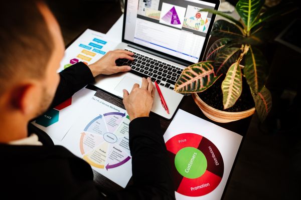 Comment booster sa visibilité en ligne grâce à une stratégie de webmarketing efficace ?