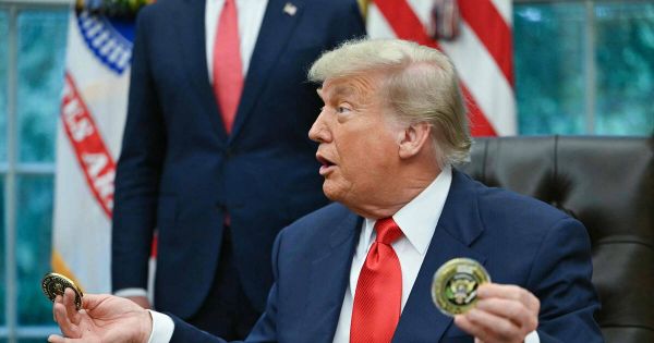 Trump, le roi du monde, par Serge July