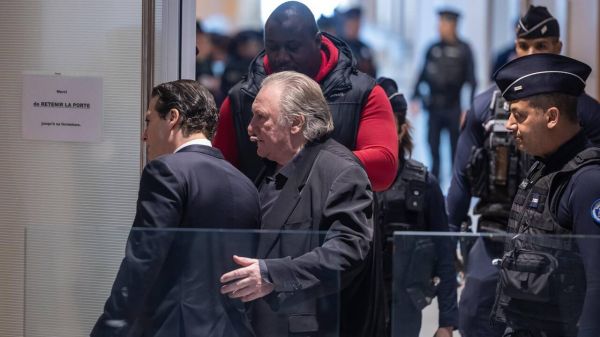 Quand la défense devient suspecte, c'est le procès qui vacille