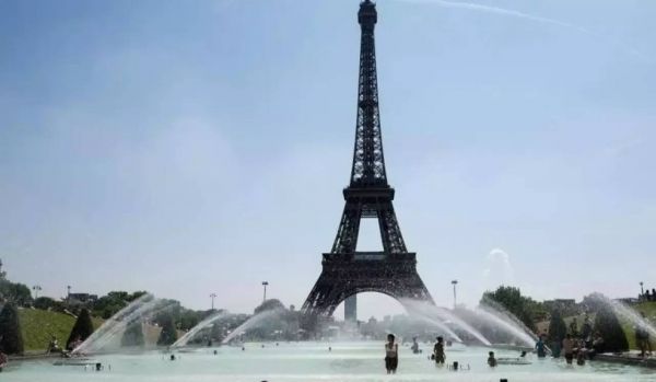 Canicule: le sommet de la tour Eiffel fermé jusqu'à mercredi