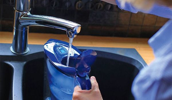 Carafe filtrante, charbon actif, osmose inverse : faut-il filtrer son eau soi-même ?