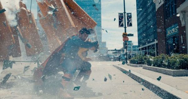 James Gunn dévoile les lunettes hypnotiques de Clark Kent pour masquer son identité de Superman