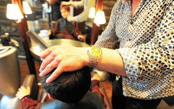 « Nous voulons bien vivre de notre métier » : pourquoi des coiffeurs font grève ce lundi