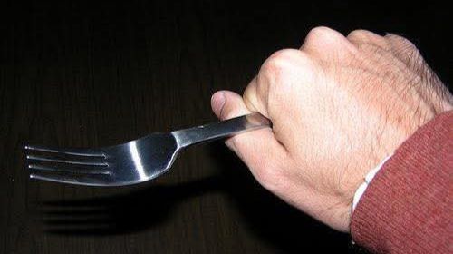 Choquant à Sbikha : un homme crève l'œil de son épouse avec une fourchette après une dispute