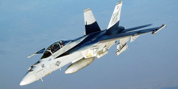 La succession du F/A-18E/F Super Hornet reportée de plusieurs mois.