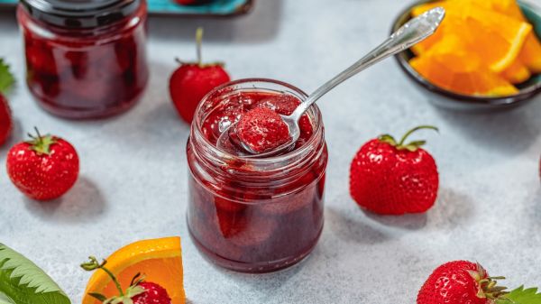 Quatre recettes à faire avec des fraises trop mûres ou abîmées
