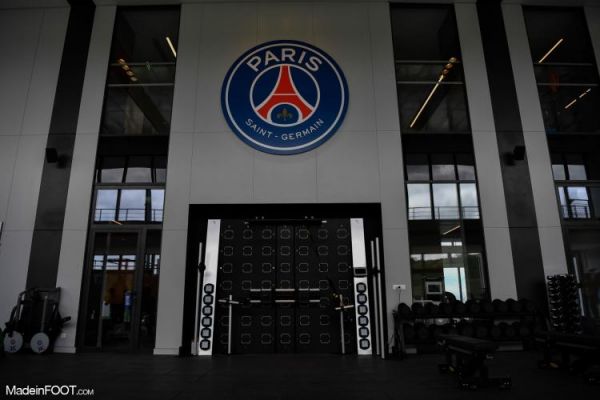 Mercato - Après avoir été mis à l'essai, ce jeune ailier signe son premier contrat professionnel avec le PSG ! (officiel)