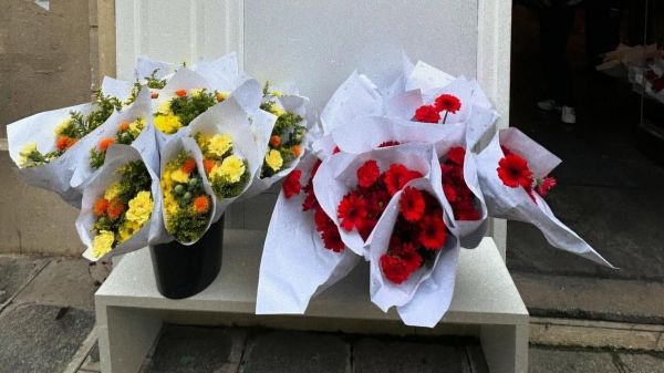 Fleur bleue 2.0 : le bouquet, nouvel accessoire de mode