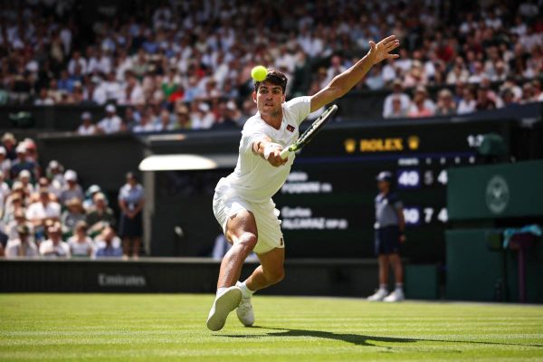 Malmené, Alcaraz s'en sort en cinq sets contre Fognini au premier tour de Wimbledon