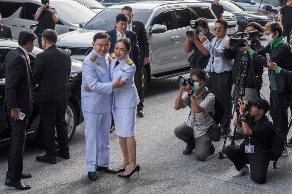Thaïlande: journée cruciale au tribunal pour les Shinawatra