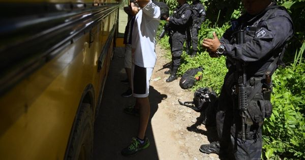 Salvador : Des policiers décrivent des abus