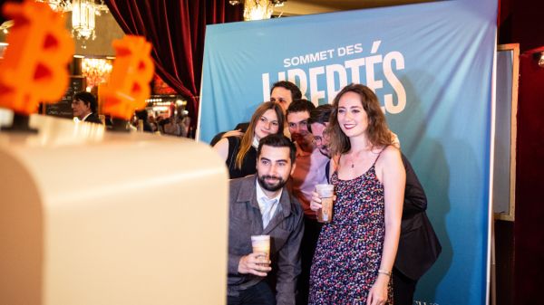 On était à la soirée de Stérin et Bolloré qui veulent allier l'extrême droite à l'ultralibéralisme