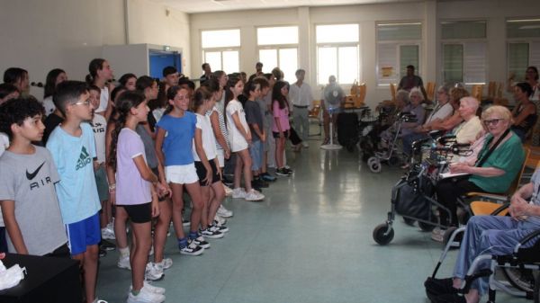 À Rognac, une rencontre intergénérationnelle entre des collégiens et des seniors