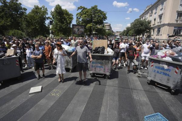 En Serbie, le régime d'Aleksandar Vucic vacille sous la pression de la rue