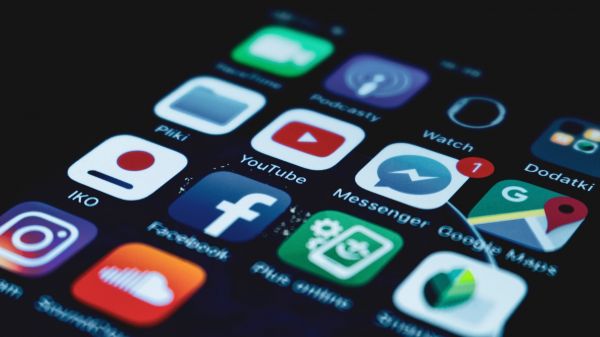 Facebook utilise l’IA pour analyser vos photos privées : cette fonctionnalité pourrait tout changer
