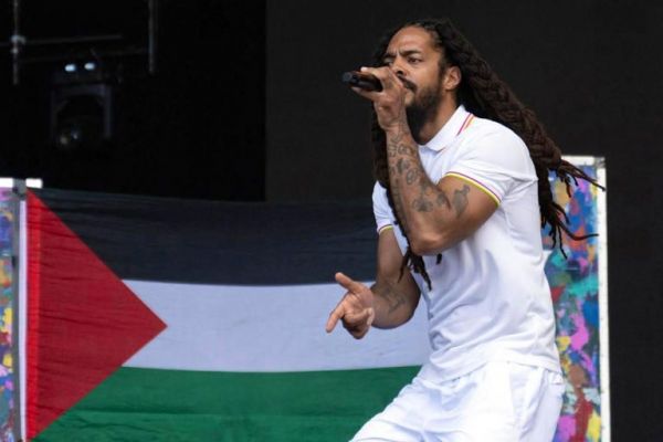 Propos de rappeurs contre Israël à Glastonbury : la police britannique ouvre une enquête, les USA révoquent leurs visas (AFP)